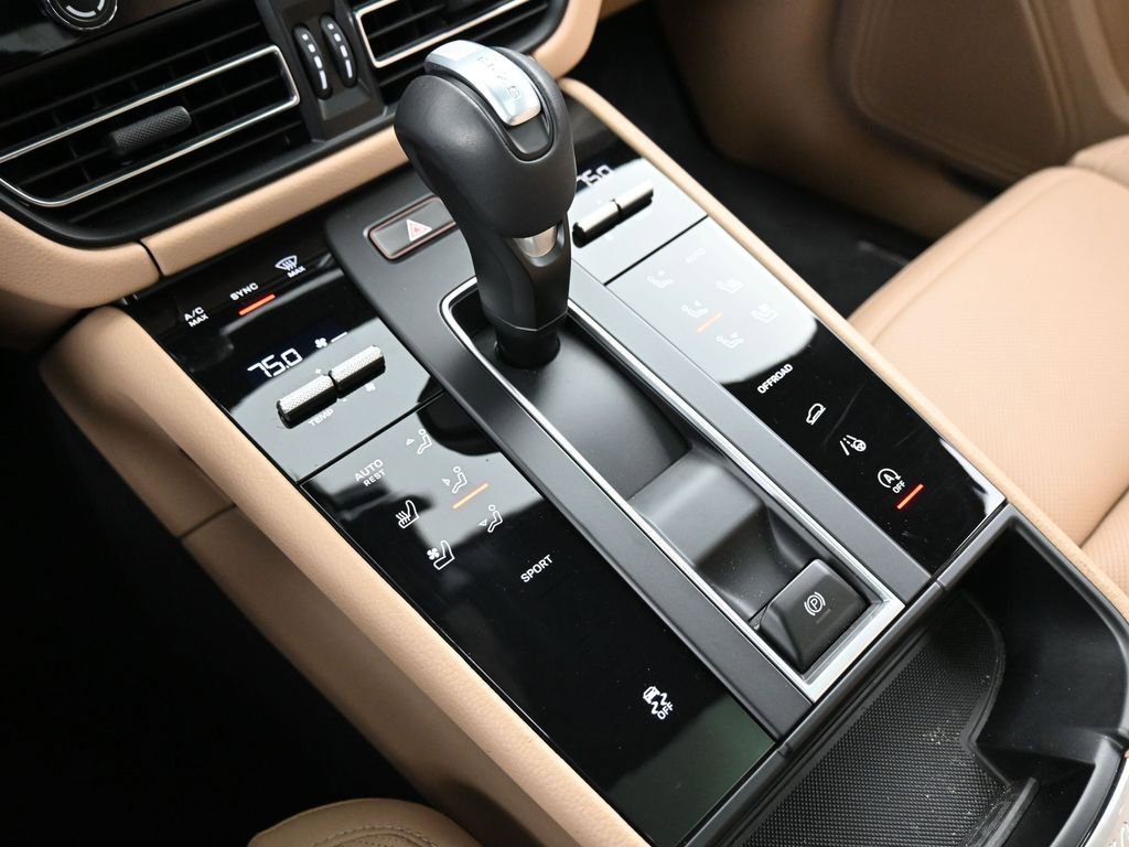 Certified 2025 Porsche Macan image 22