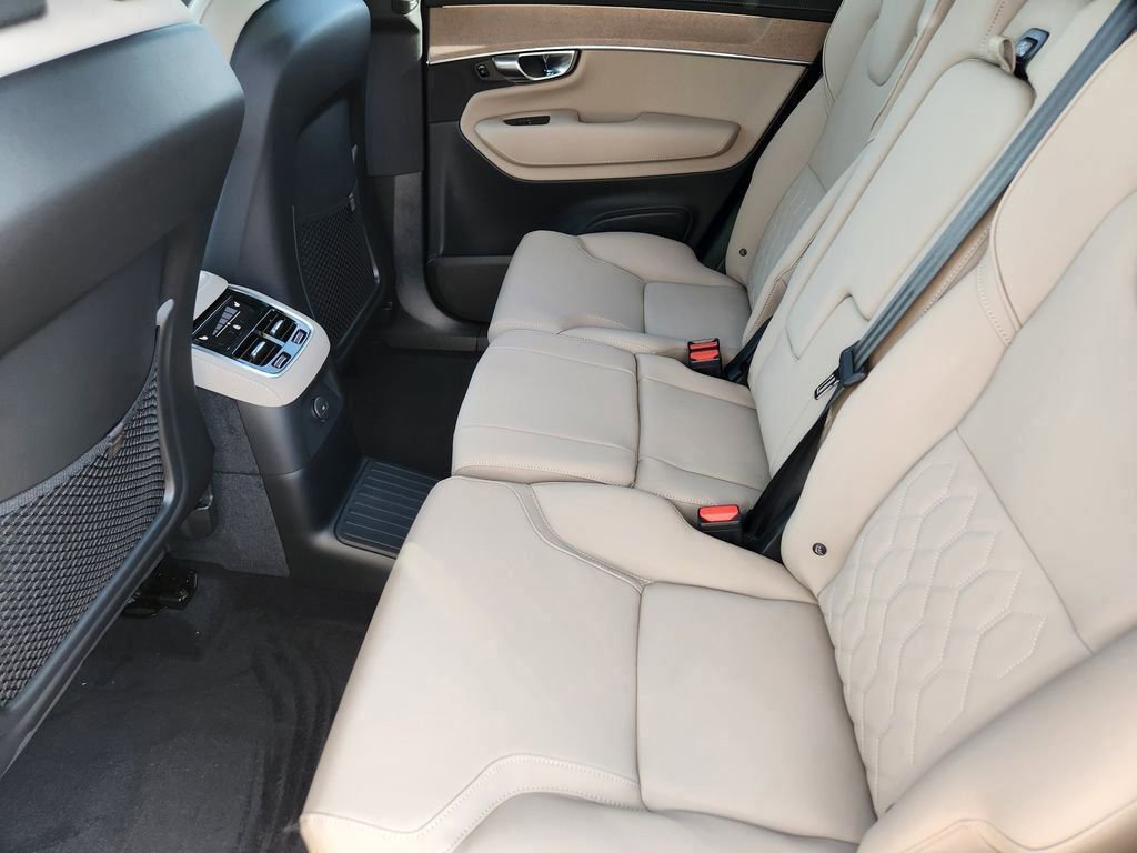 New 2026 Volvo XC90 T8 Plus w/ Protection Package Premier AWD/4WD image 18