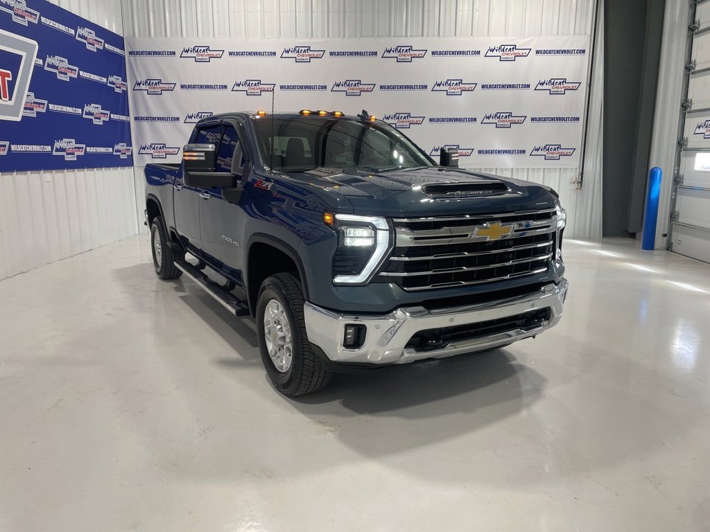 Used 2025 Chevrolet Silverado 2500 LTZ w/ LTZ Plus Package image 13