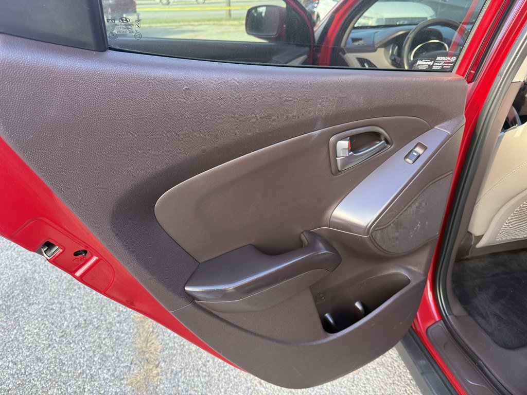 Used 2015 Hyundai Tucson SE AWD/4WD image 14