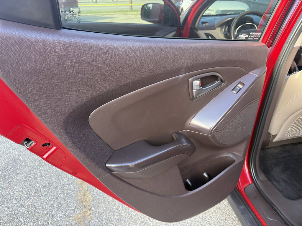 Used 2015 Hyundai Tucson SE image 14