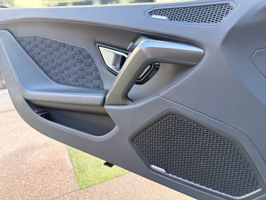 Used 2023 Lamborghini Huracan EVO image 44