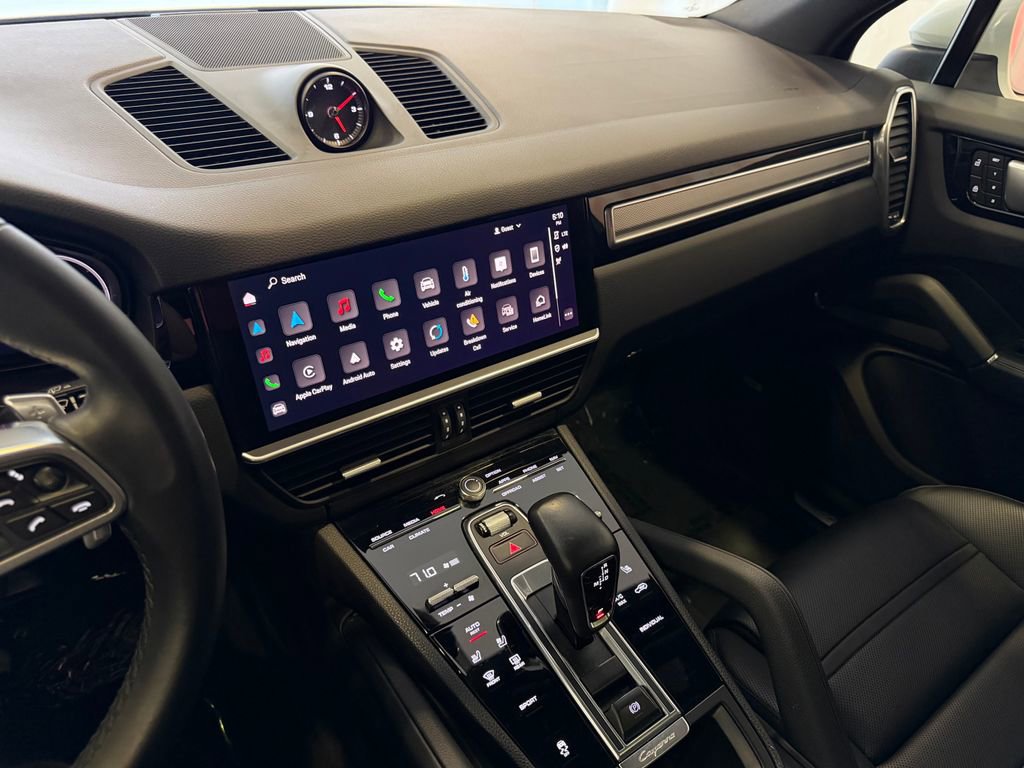 Used 2022 Porsche Cayenne Platinum Edition AWD/4WD image 4