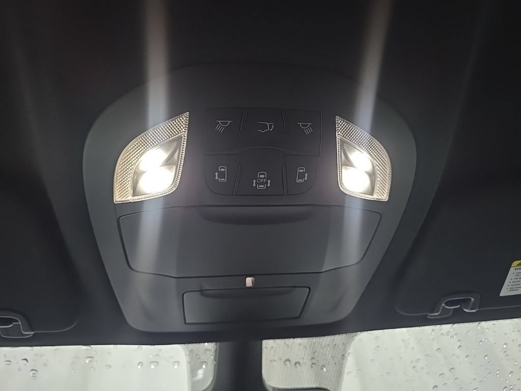 Used 2024 Chrysler Pacifica Limited FWD image 43