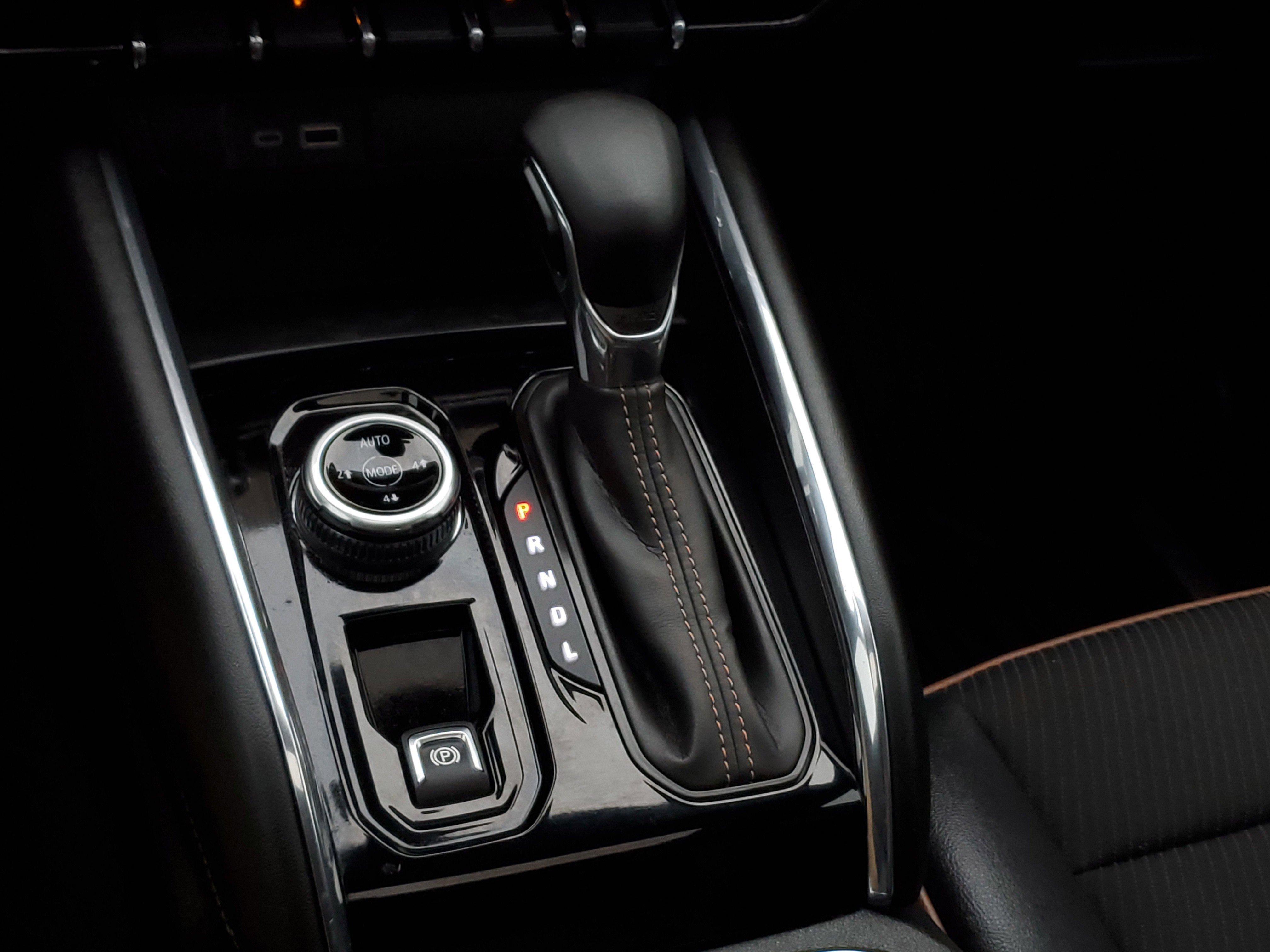 Used 2024 GMC Canyon AT4 image 30