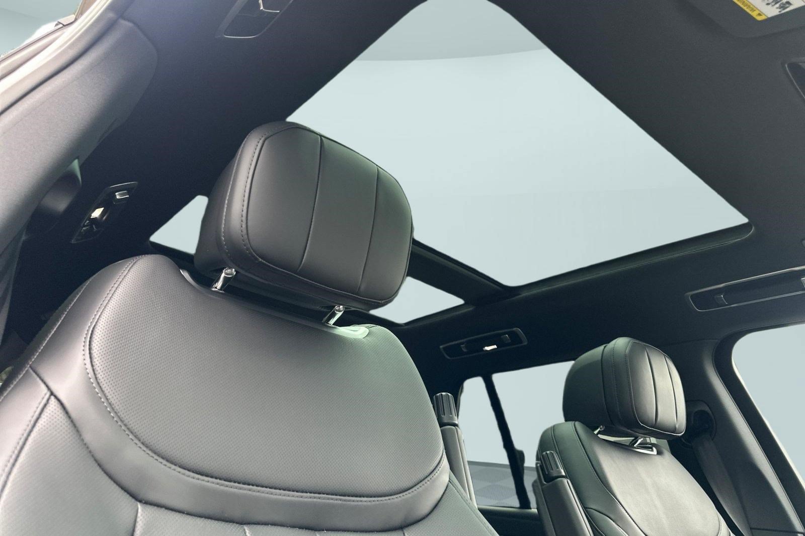 New 2026 Land Rover Range Rover SE AWD/4WD image 23