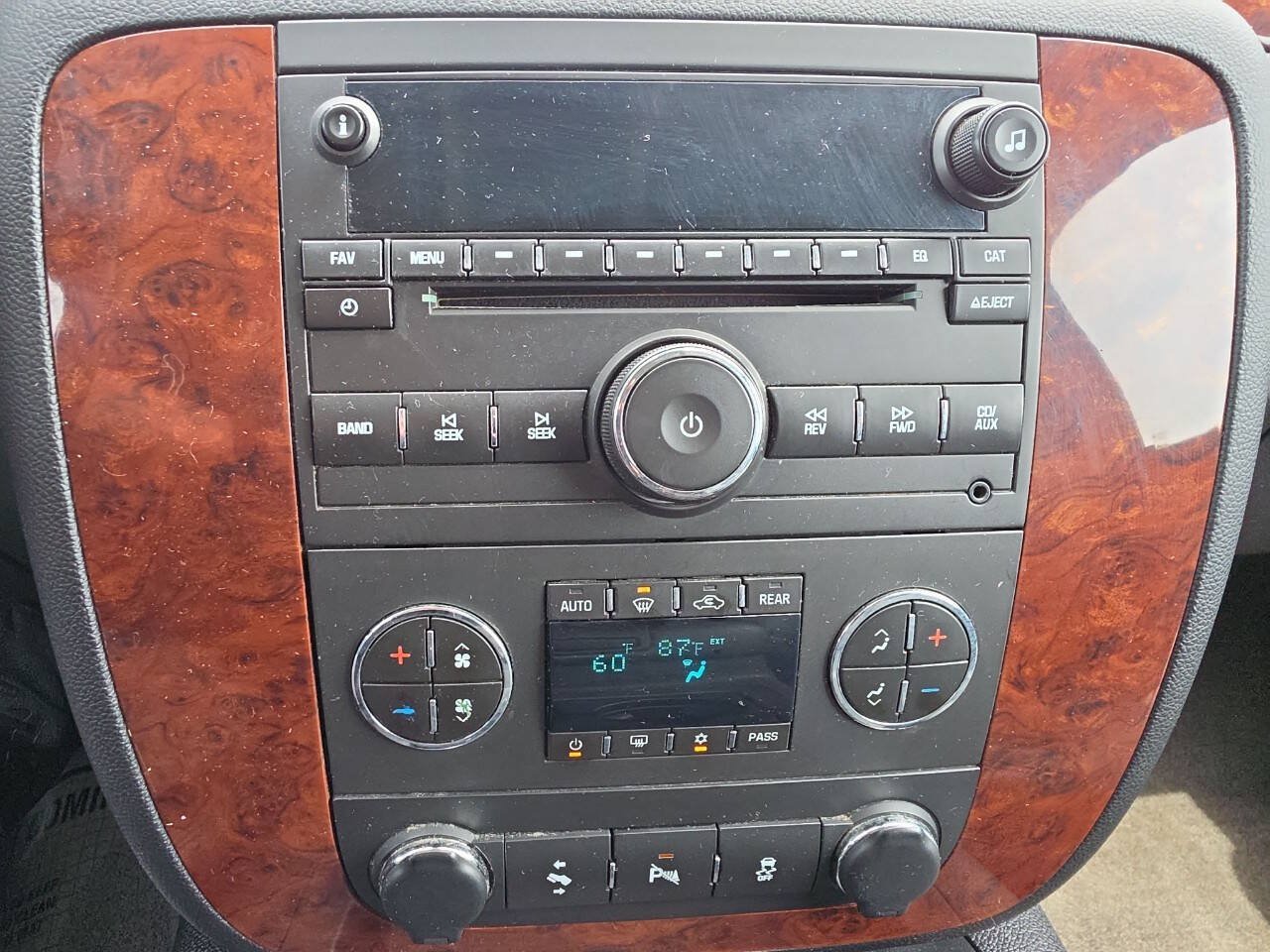 Used 2012 Chevrolet Suburban LT AWD/4WD image 14
