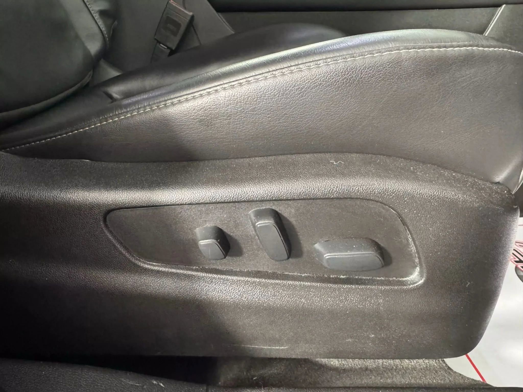 Used 2021 Cadillac XT4 Premium Luxury image 36