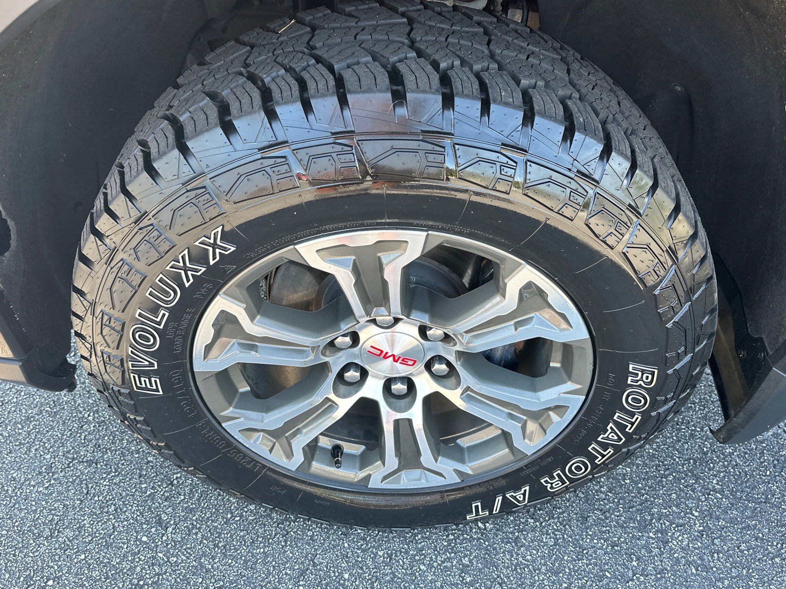 Used 2024 GMC Sierra 1500 SLT AWD/4WD image 8