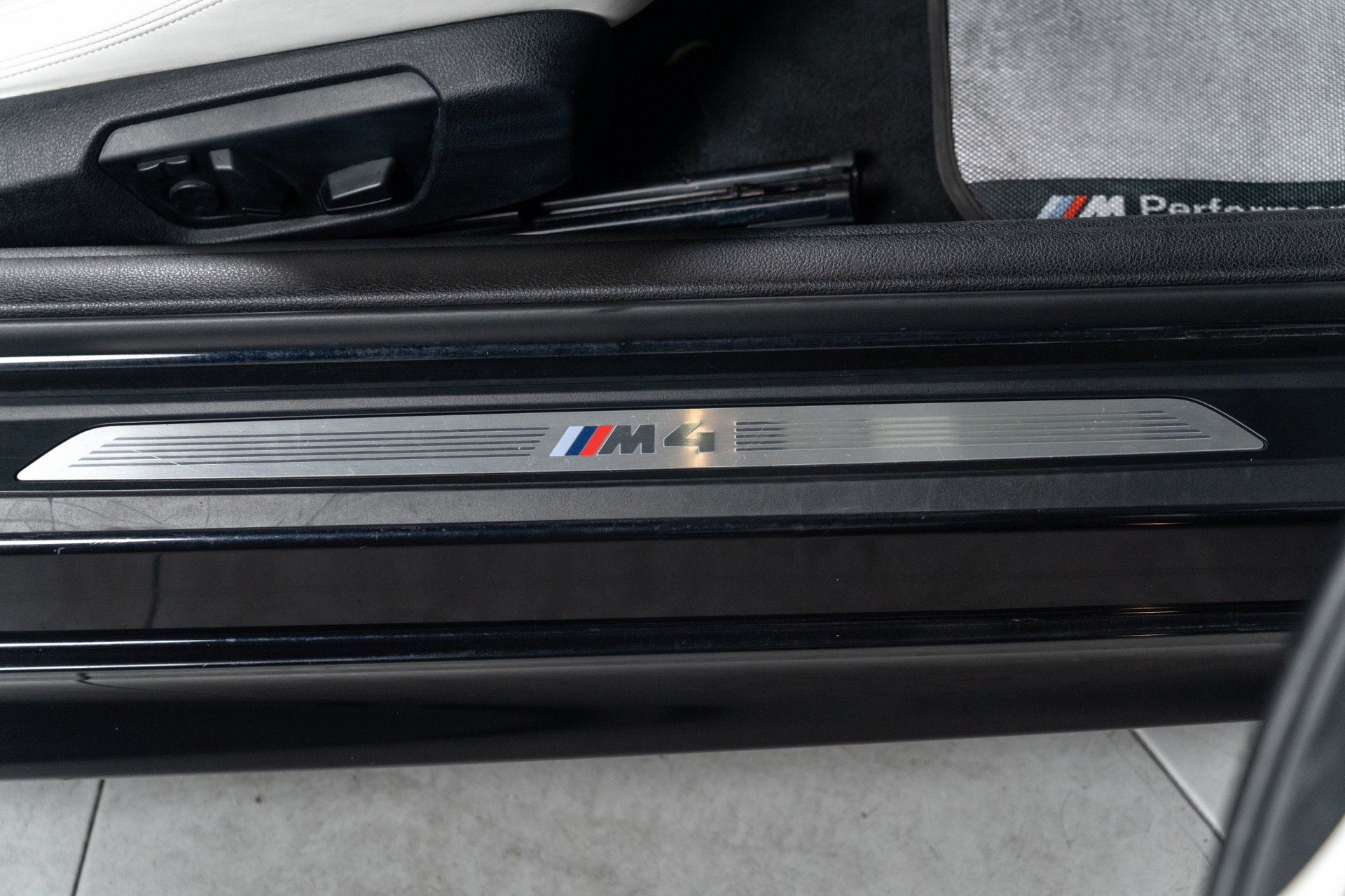 Used 2015 BMW M4 Coupe RWD image 25