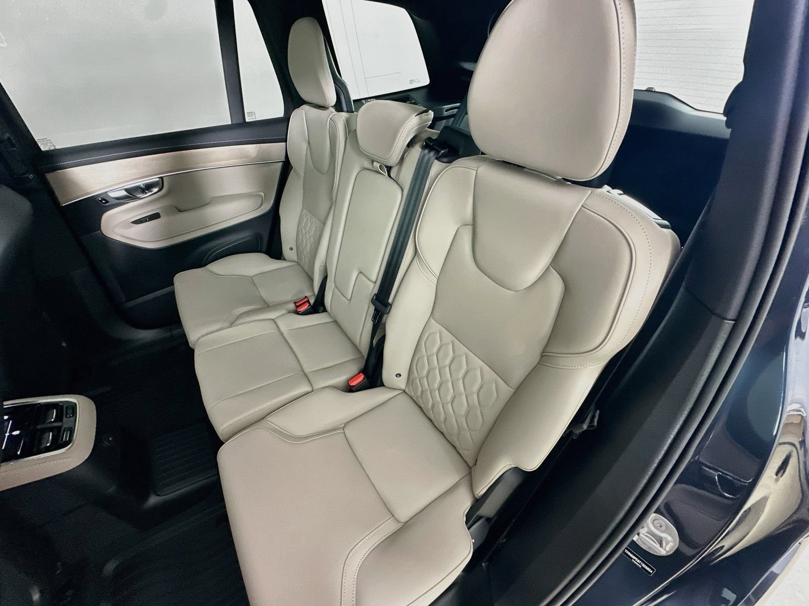 New 2026 Volvo XC90 T8 Plus w/ Protection Package Premier AWD/4WD image 35