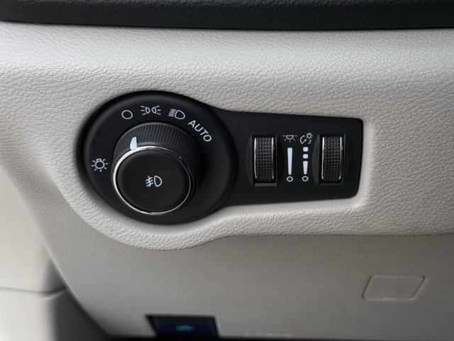 Used 2024 Chrysler Pacifica Touring-L FWD image 22