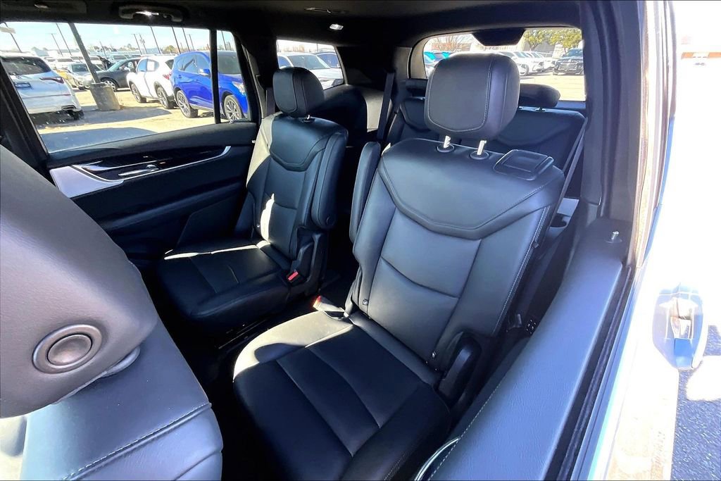 Used 2025 Cadillac XT6 Premium Luxury image 36