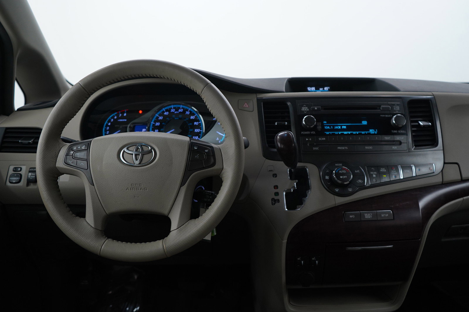 Used 2012 Toyota Sienna XLE image 13