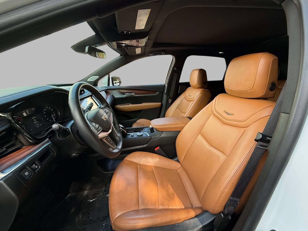 Used 2024 Cadillac XT5 Premium Luxury w/ LPO, Floor Liner Package AWD/4WD image 2