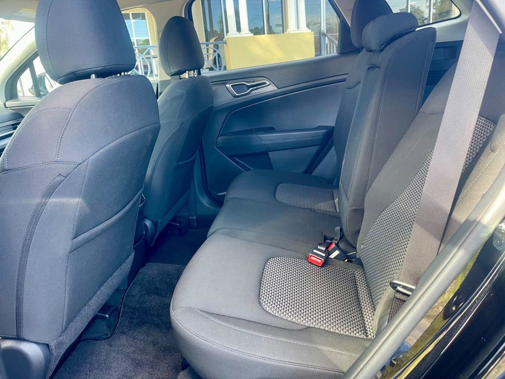 Used 2025 Kia Sportage LX image 12