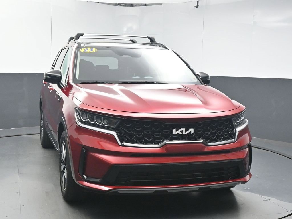 Used 2023 Kia Sorento S w/ Panoramic Sunroof Package image 3