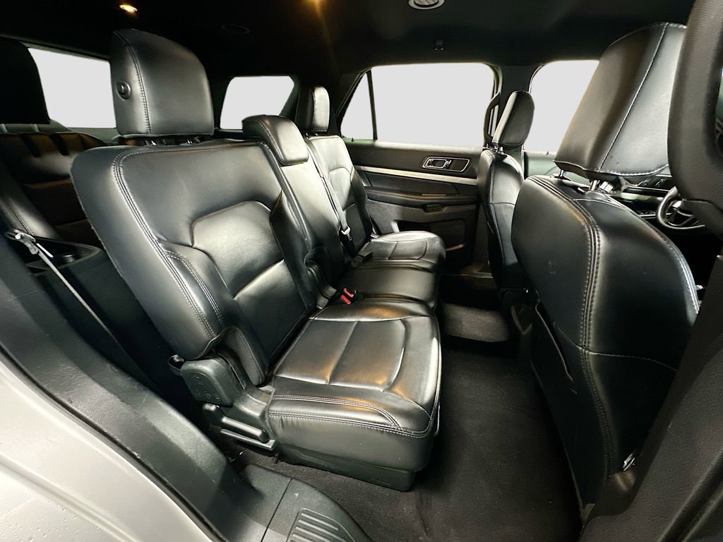 Used 2019 Ford Explorer XLT w/ Equipment Group 202A image 30