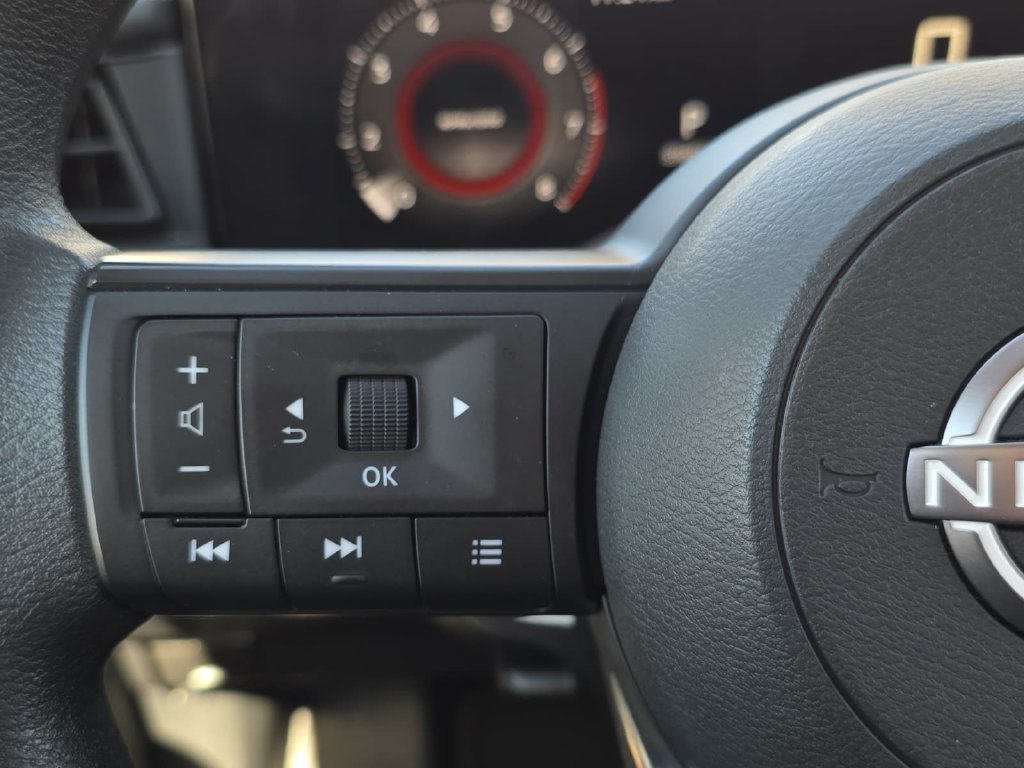 Used 2025 Nissan Kicks SV FWD image 16