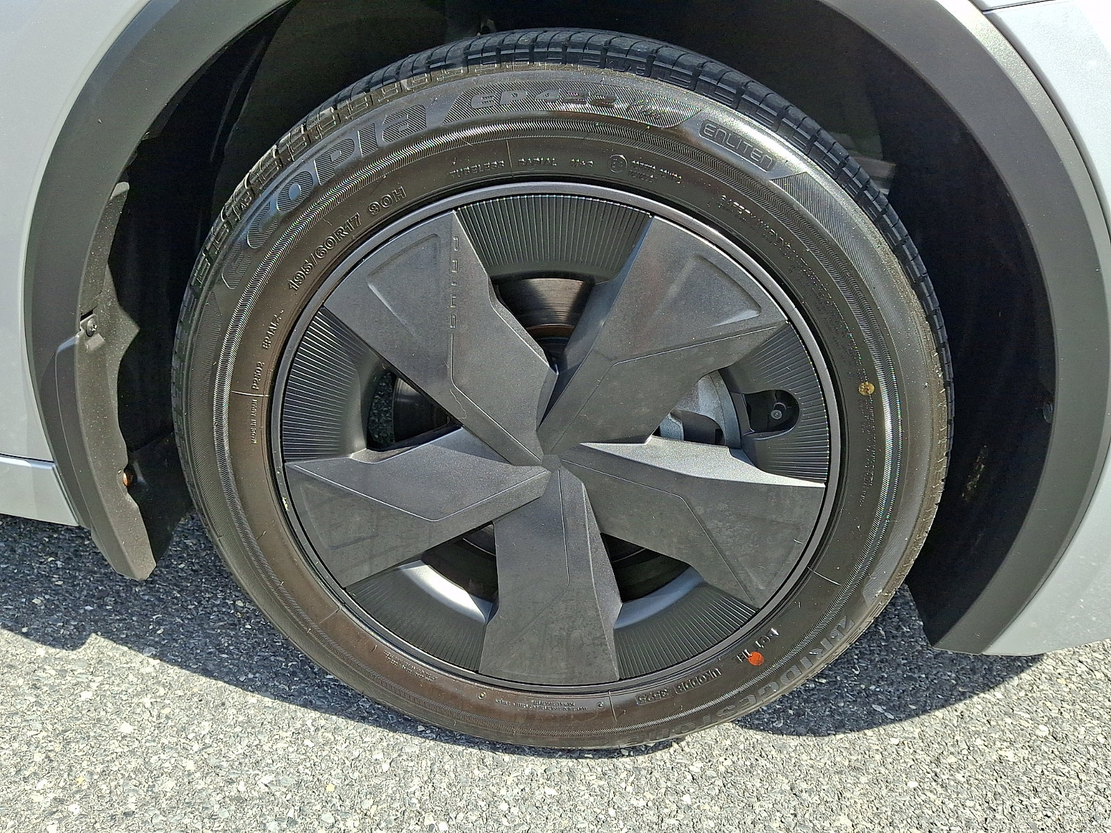 Used 2024 Toyota Prius LE AWD/4WD image 8