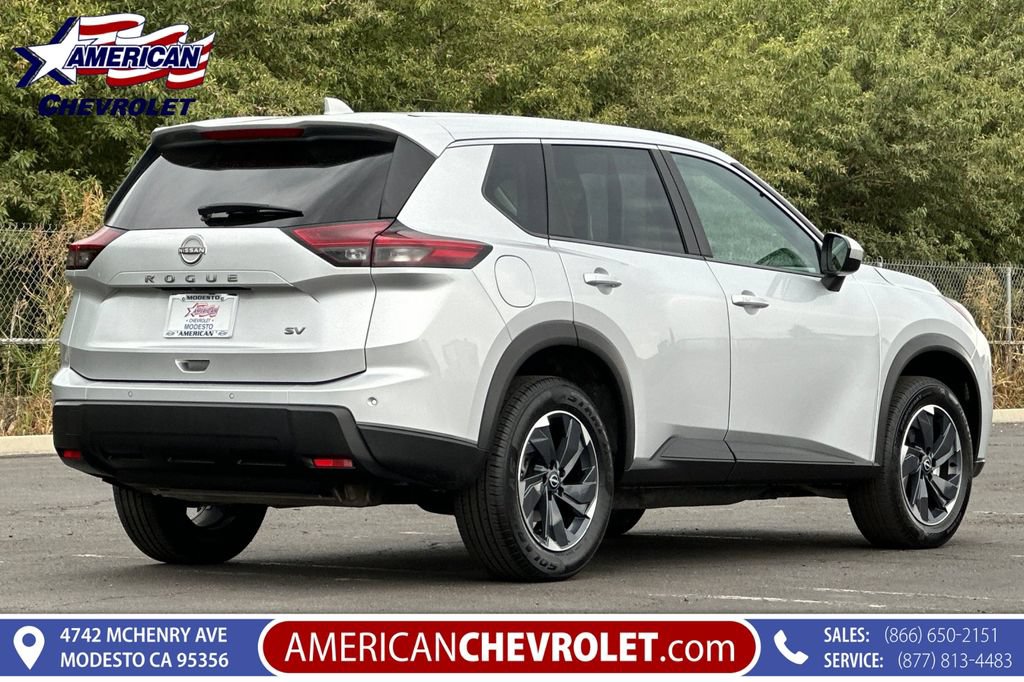 Used 2024 Nissan Rogue SV FWD image 4