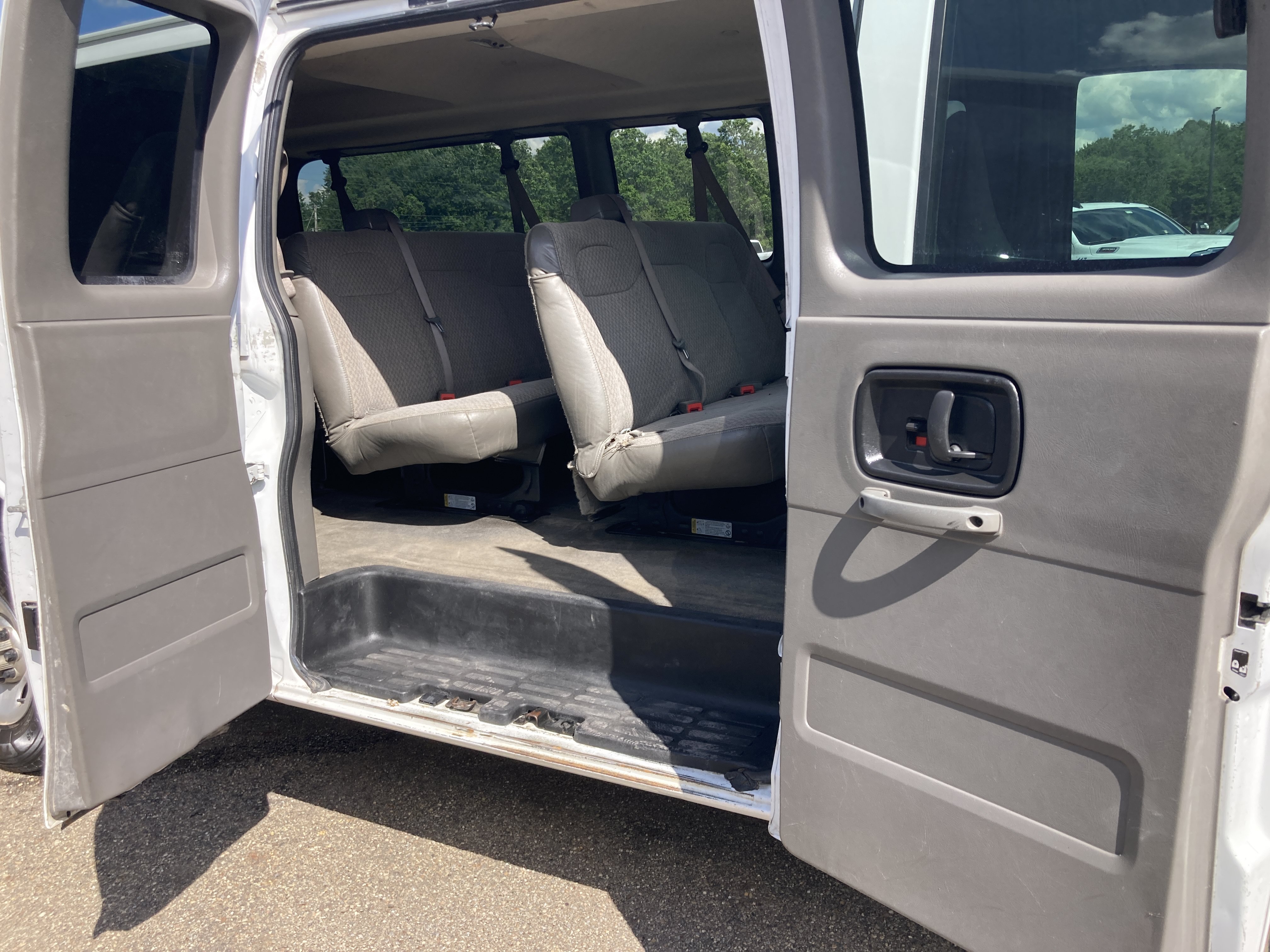 Used 2018 Chevrolet Express 3500 LT w/ LT Preferred Equipment Group RWD image 15