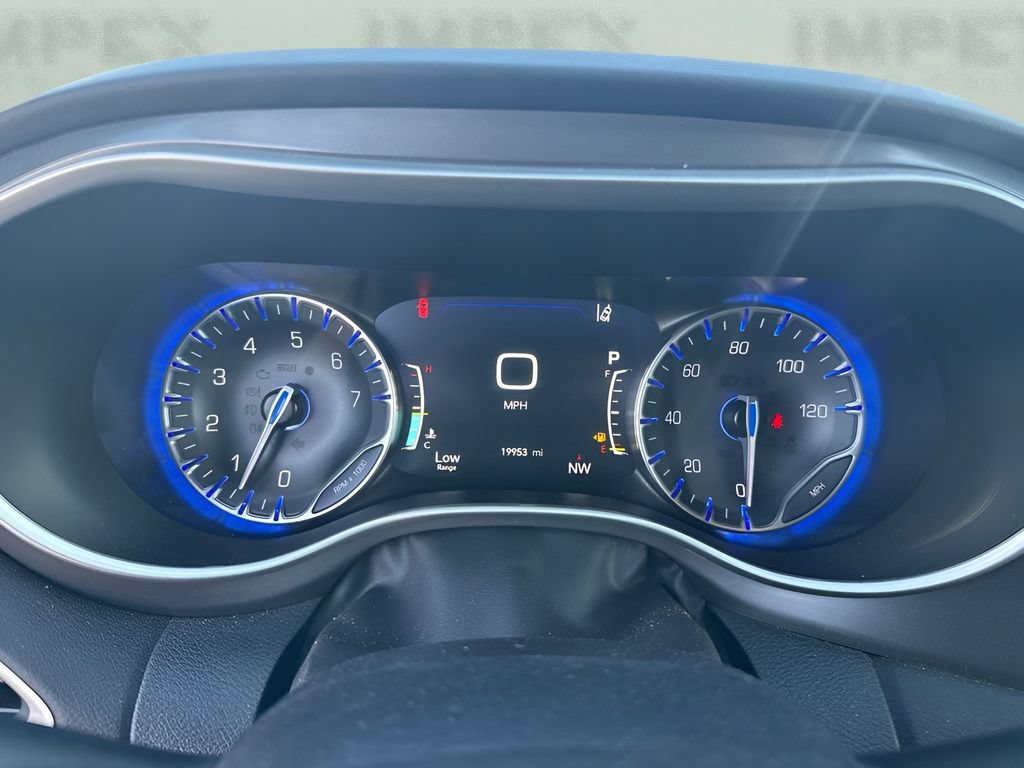 Used 2025 Chrysler Pacifica Select FWD image 14
