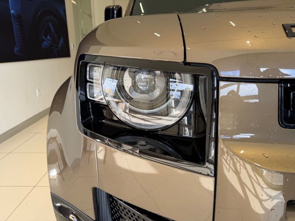 New 2025 Land Rover Defender 130 X-Dynamic SE image 8