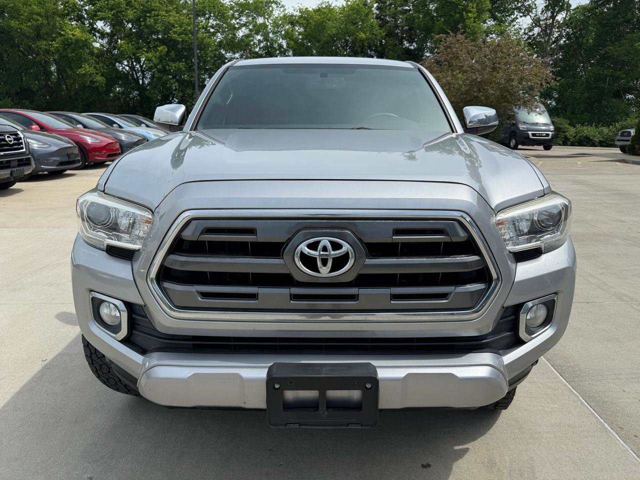 Used 2016 Toyota Tacoma Limited w/ Towing Package RWD image 2
