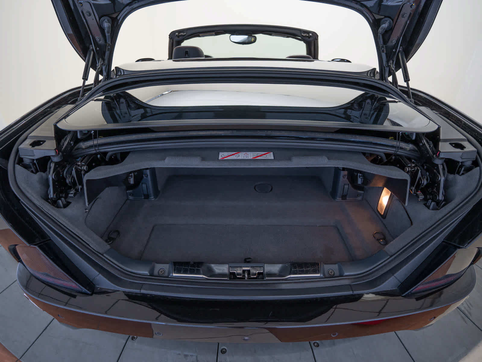Used 2014 Ferrari California RWD image 28