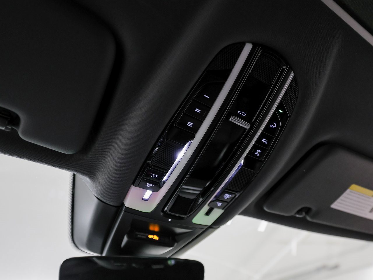 Certified 2023 Porsche Cayenne Platinum Edition image 21