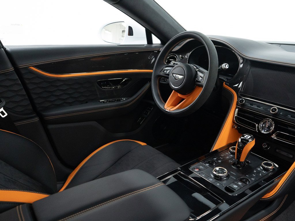 Used 2025 Bentley Flying Spur Plug-In Hybrid image 29
