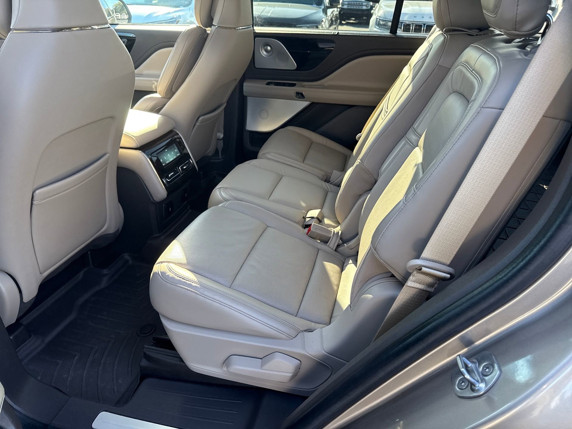 Used 2021 Lincoln Aviator Reserve w/ Equipment Group 202A image 26