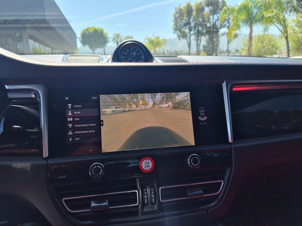 Used 2023 Porsche Macan image 18