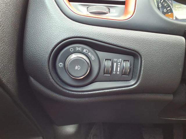 Used 2023 Jeep Renegade Trailhawk AWD/4WD image 26