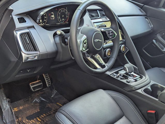 Certified 2024 Jaguar E-PACE R-Dynamic SE image 10