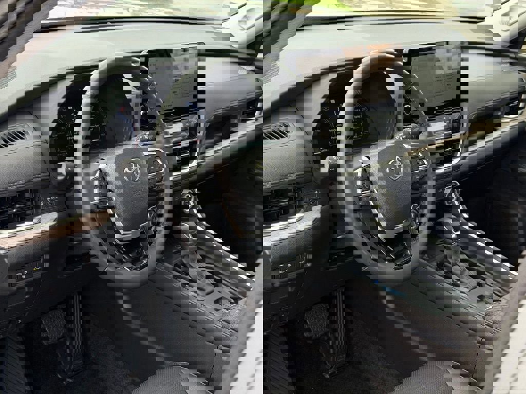 Used 2025 Toyota Grand Highlander Limited image 10