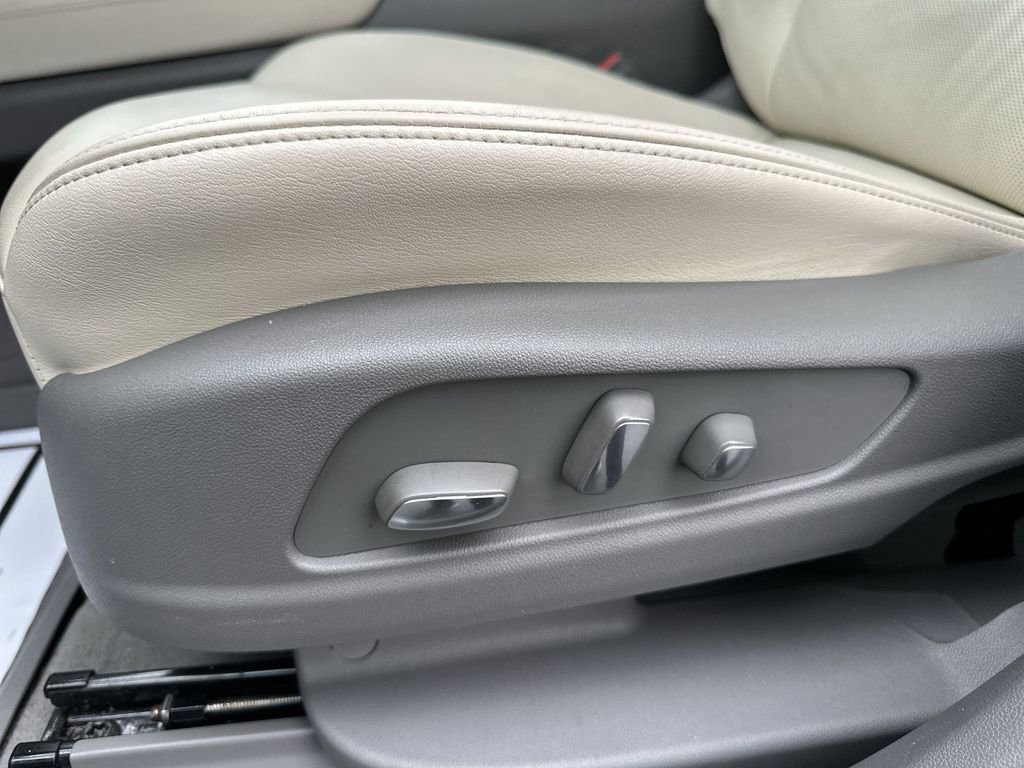 Used 2024 Cadillac XT6 Premium Luxury w/ Technology Package image 12