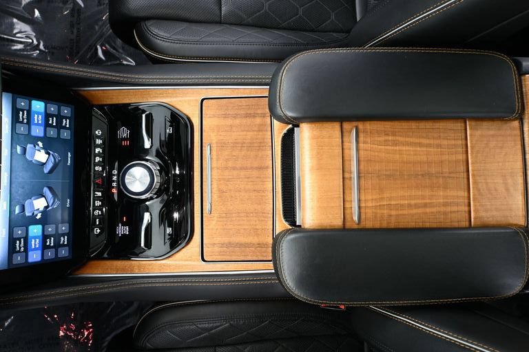 Used 2023 Jeep Grand Wagoneer Series III AWD/4WD image 29