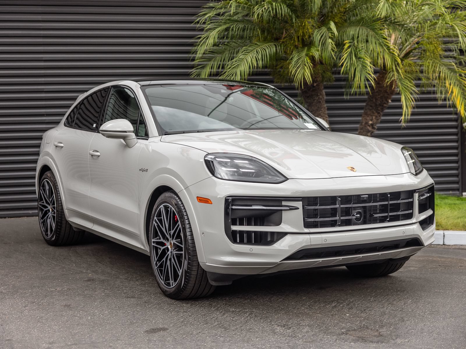 Certified 2025 Porsche Cayenne S AWD/4WD image 6