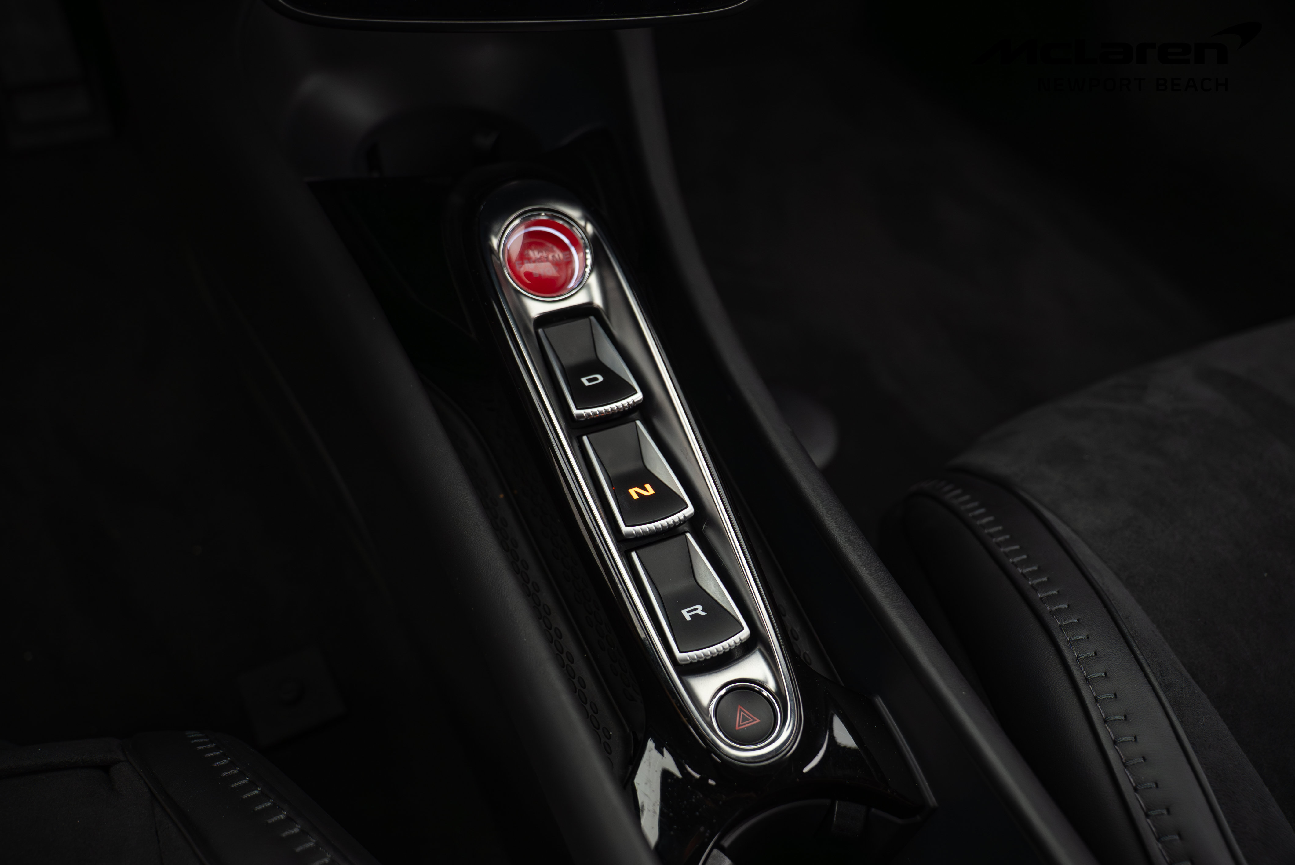Used 2024 McLaren Artura RWD image 17