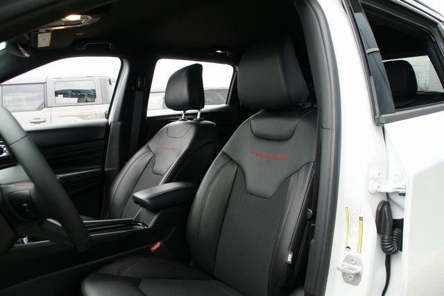 Used 2025 Jeep Compass Trailhawk image 15