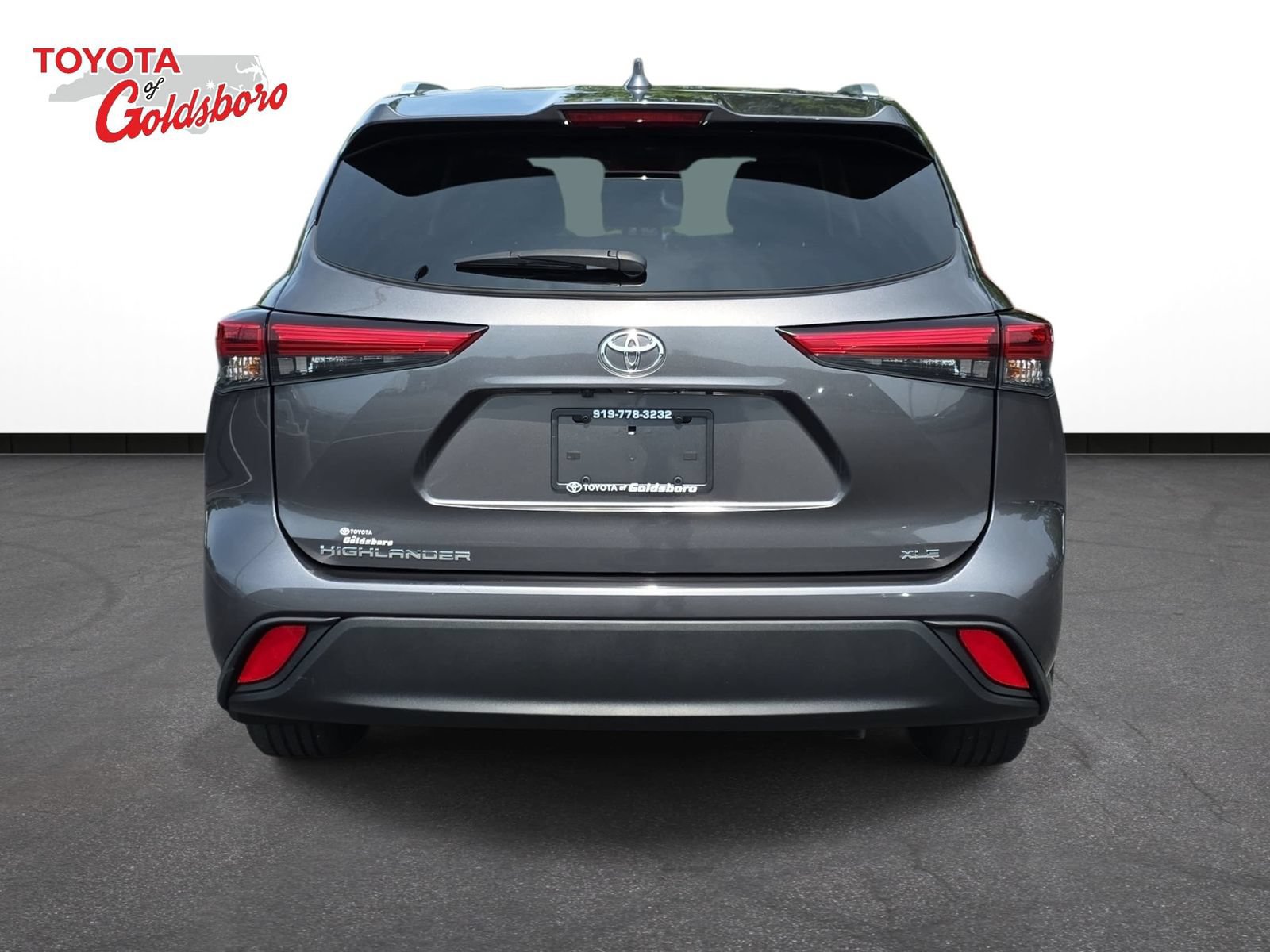 Used 2023 Toyota Highlander XLE FWD image 6