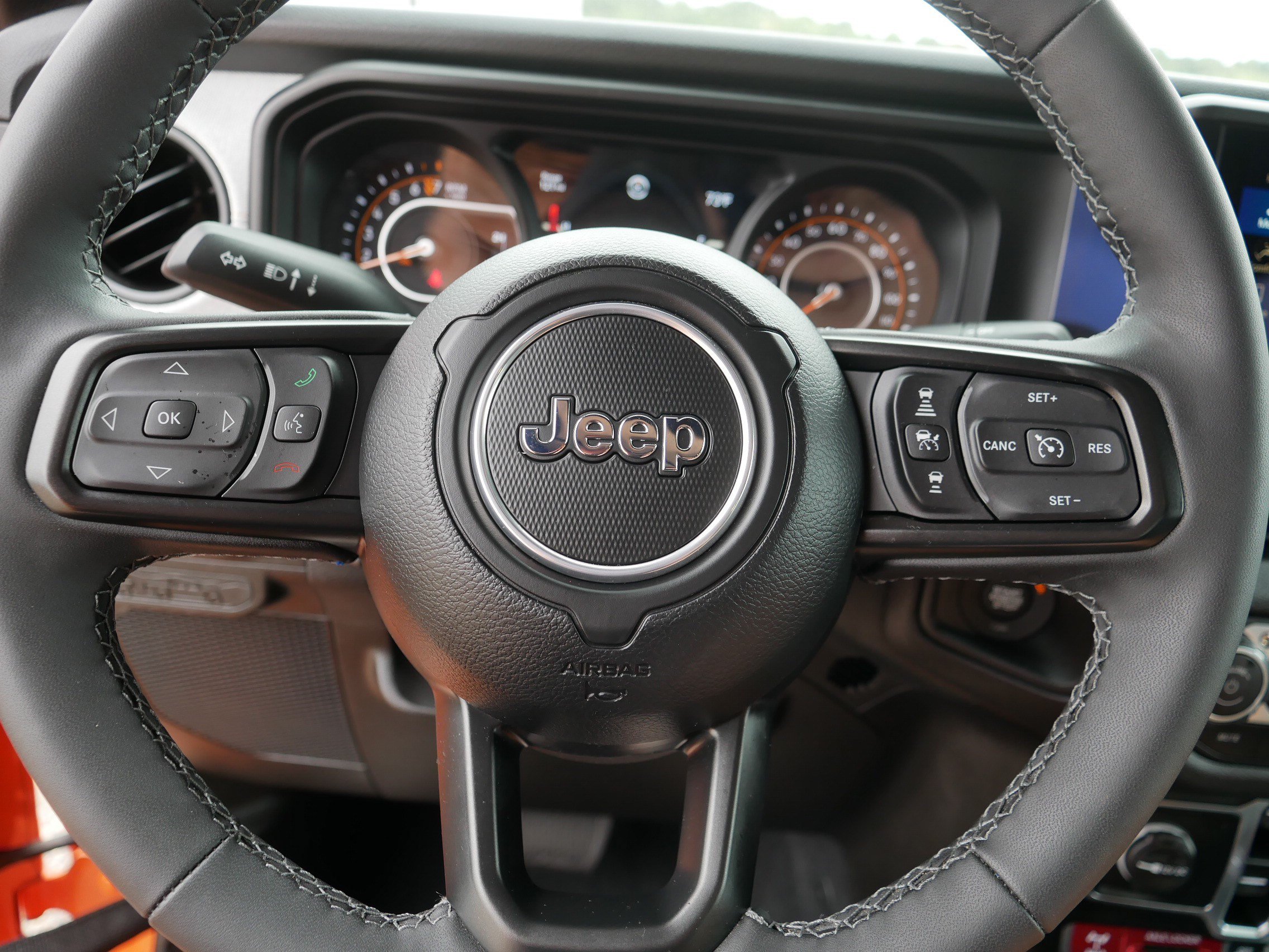 Used 2025 Jeep Gladiator Mojave AWD/4WD image 25