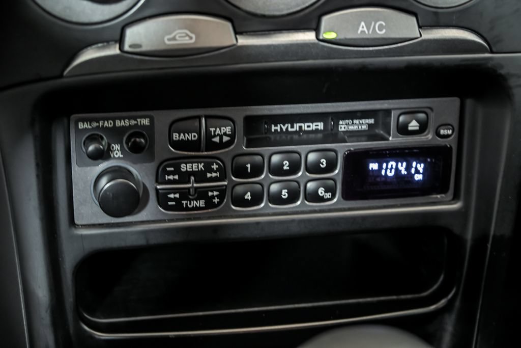 Used 2001 Hyundai Tiburon FWD image 19