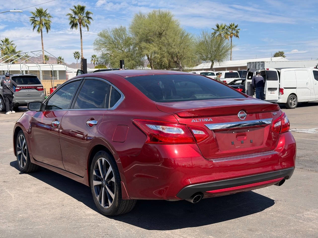 Used 2016 Nissan Altima 2.5 SR w/ LED Appearance Package image 7