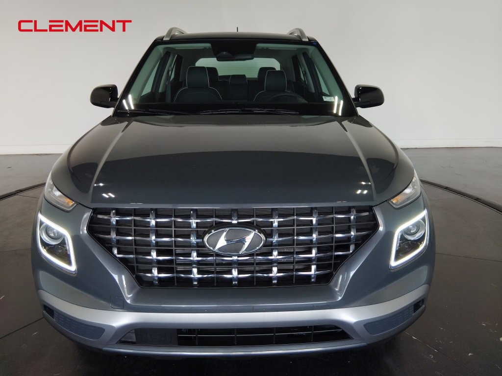 Used 2025 Hyundai Venue Limited image 2