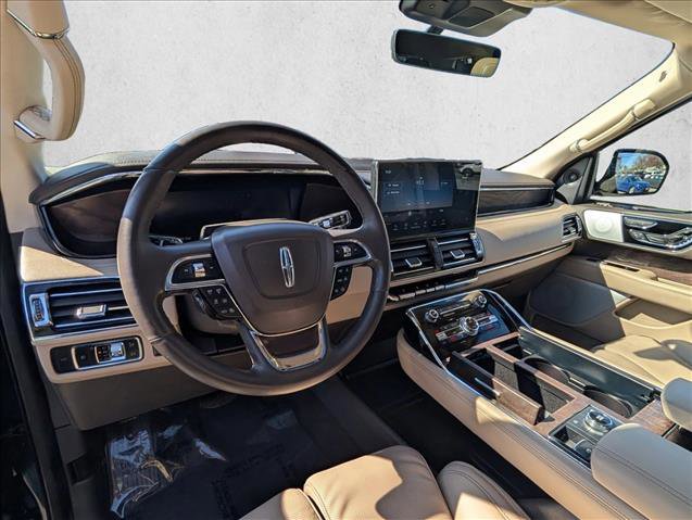 Used 2024 Lincoln Navigator Reserve image 10