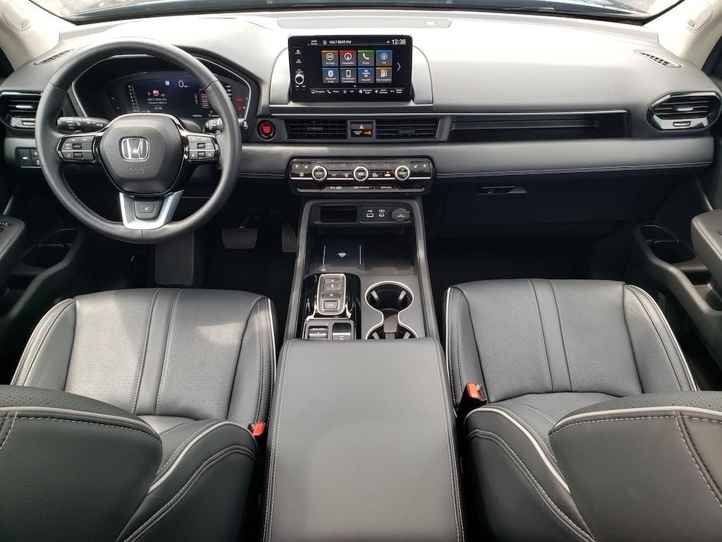 Used 2025 Honda Pilot Elite image 12