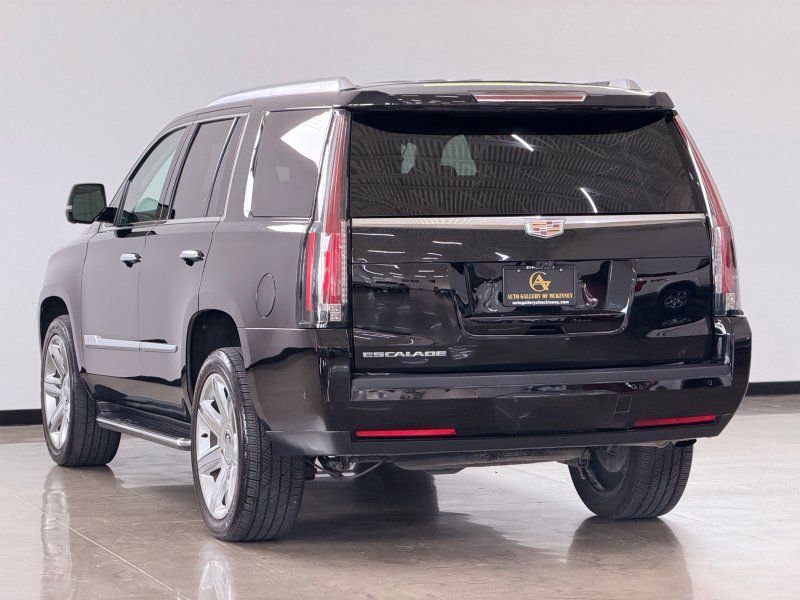 Used 2020 Cadillac Escalade Luxury RWD image 5